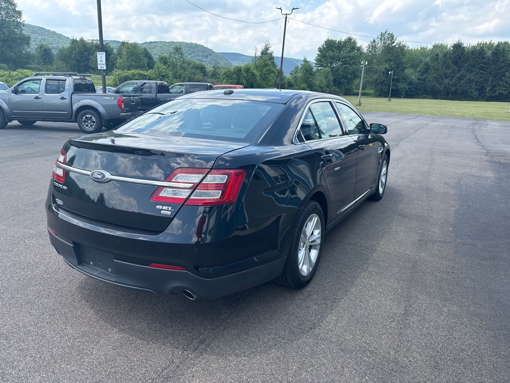 2017 Ford Taurus Image 6