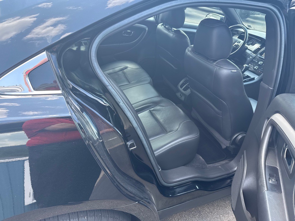 2017 Ford Taurus Image 7