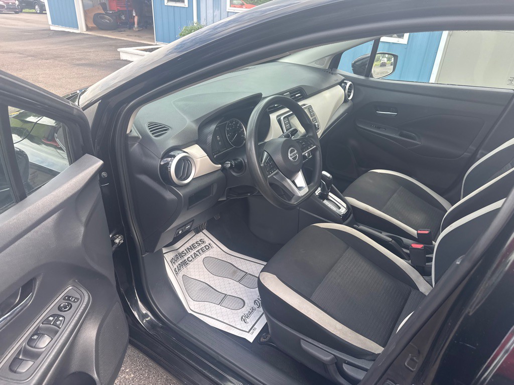 2021 Nissan Versa Image 2
