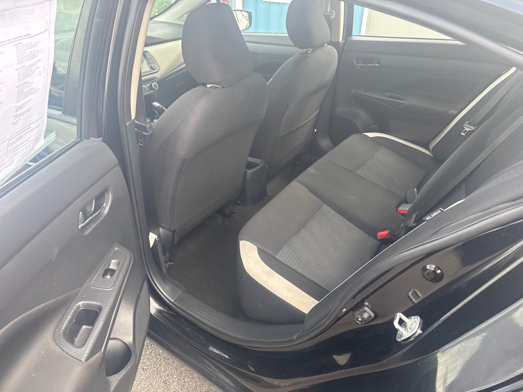2021 Nissan Versa Image 3
