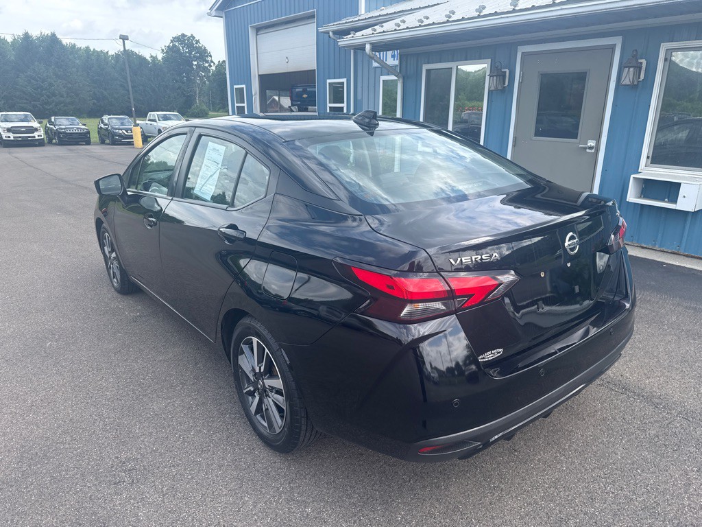 2021 Nissan Versa Image 4