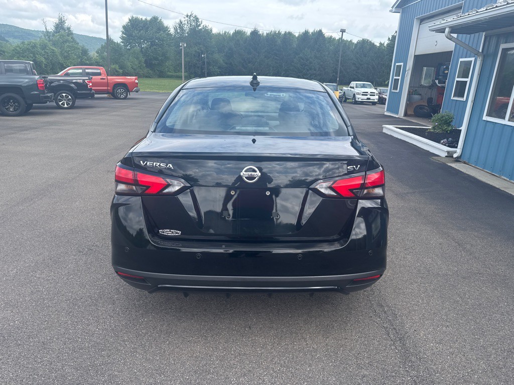 2021 Nissan Versa Image 5