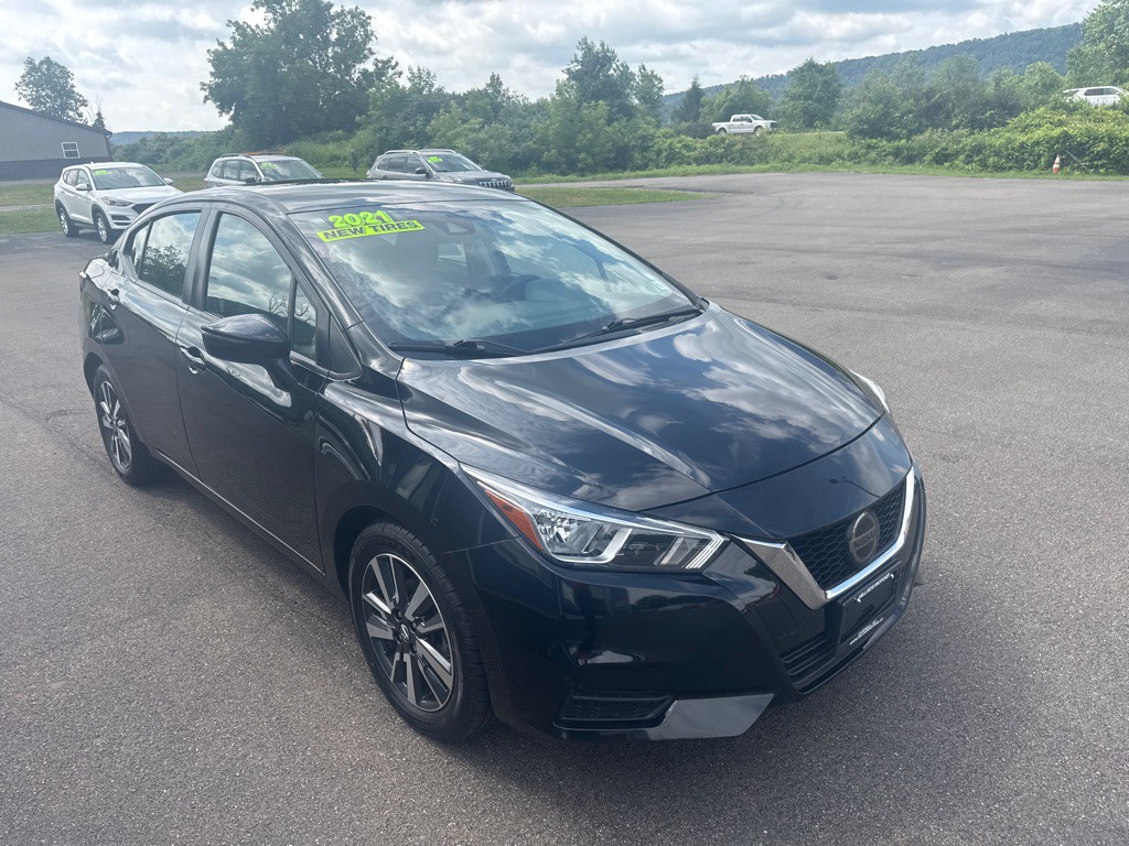 2021 Nissan Versa Image 9