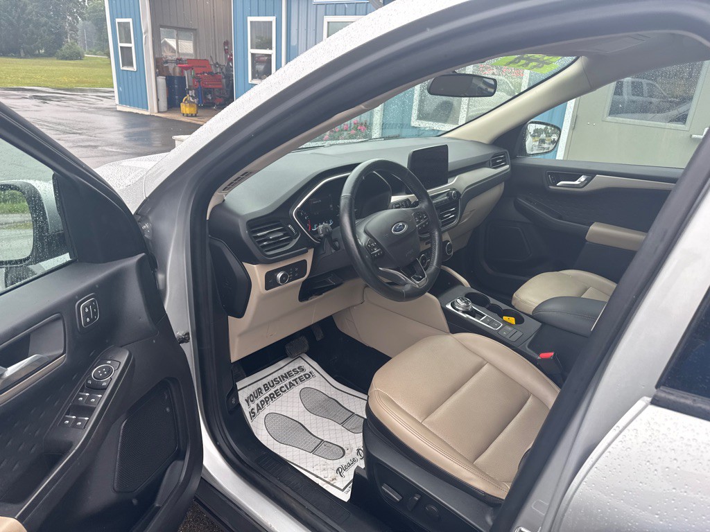 2020 Ford Escape Image 2