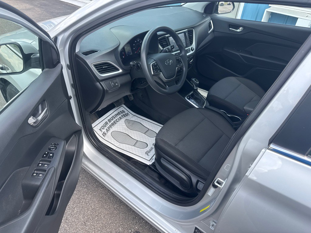 2021 Hyundai Accent Image 2