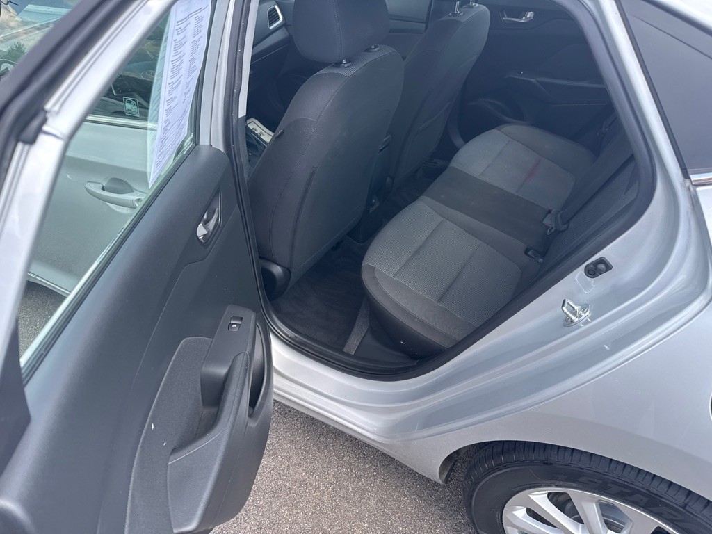 2021 Hyundai Accent Image 3