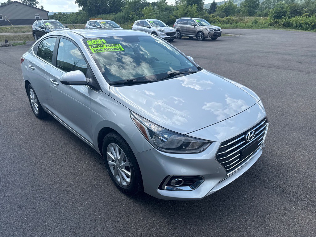 2021 Hyundai Accent Image 9