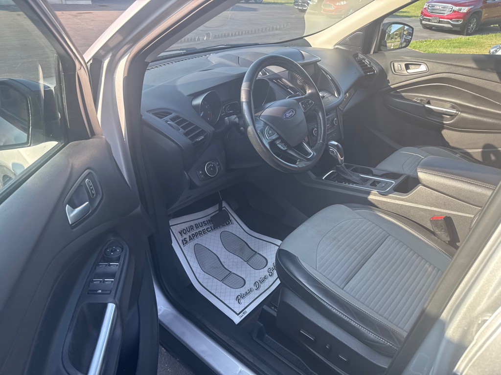 2019 Ford Escape Image 2