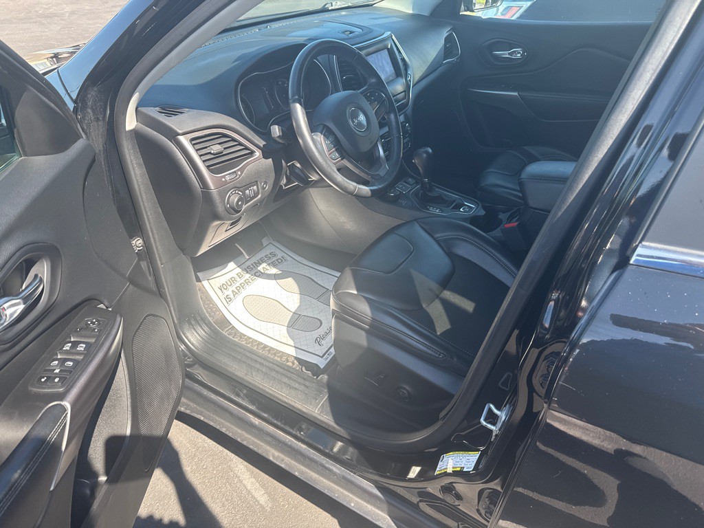 2019 Jeep Cherokee Image 2