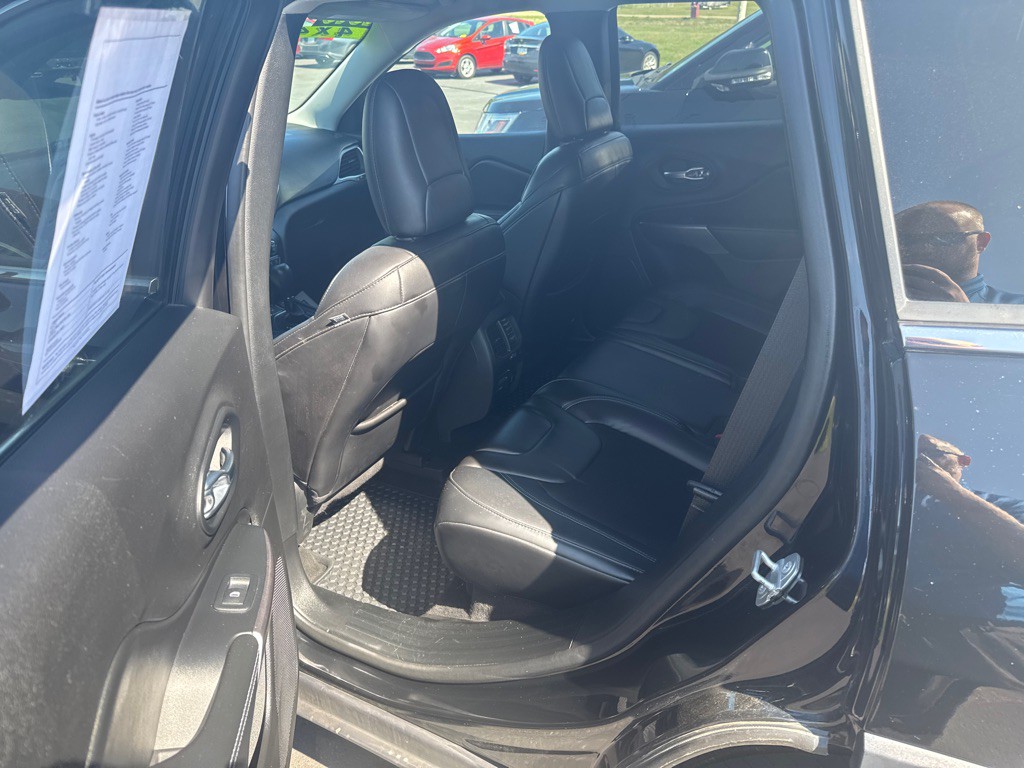 2019 Jeep Cherokee Image 3