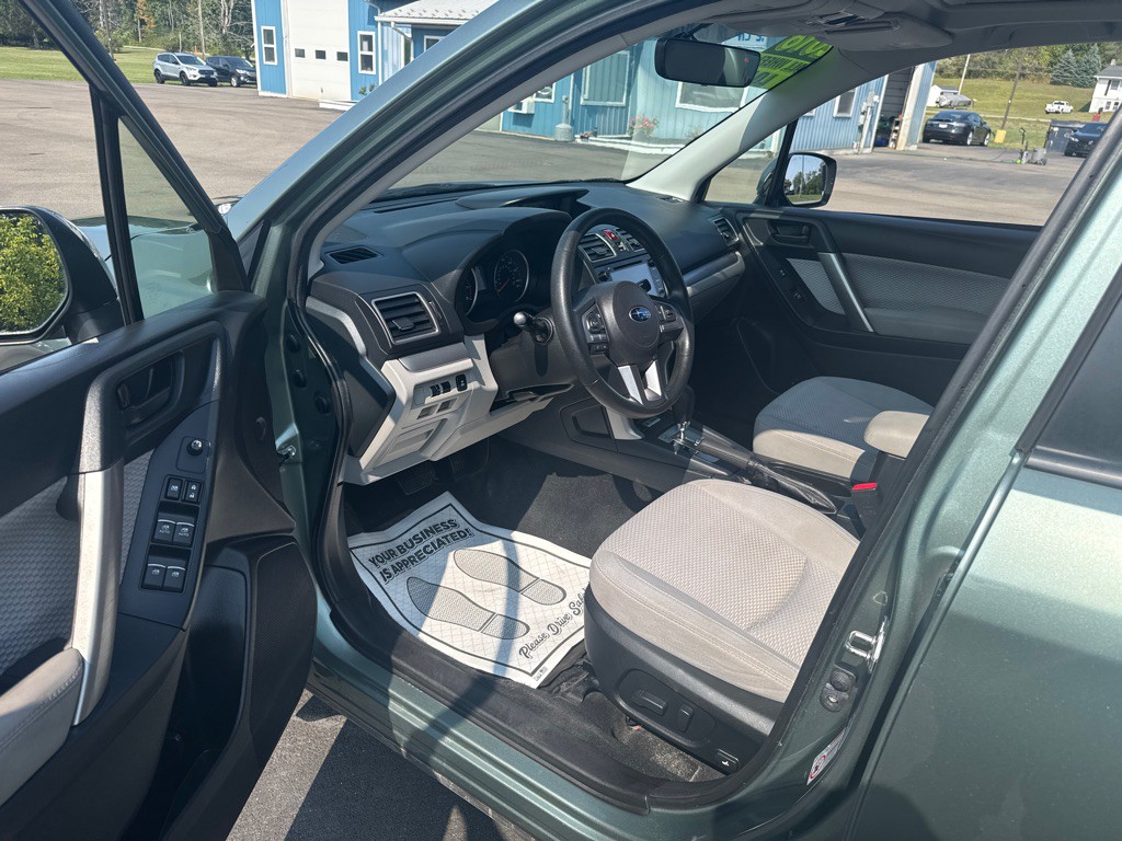 2018 Subaru Forester Image 2