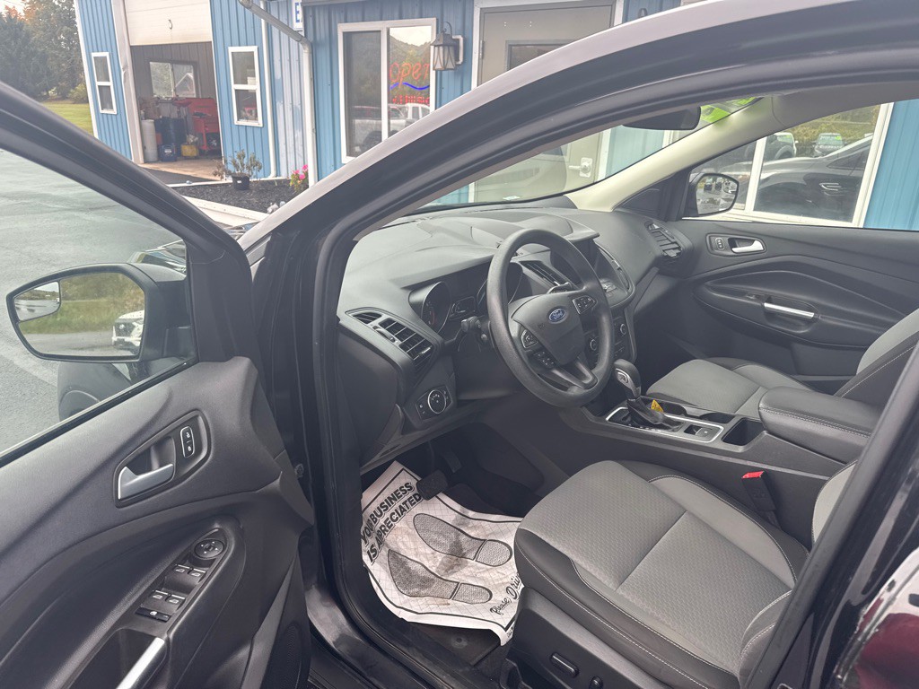 2019 Ford Escape Image 2