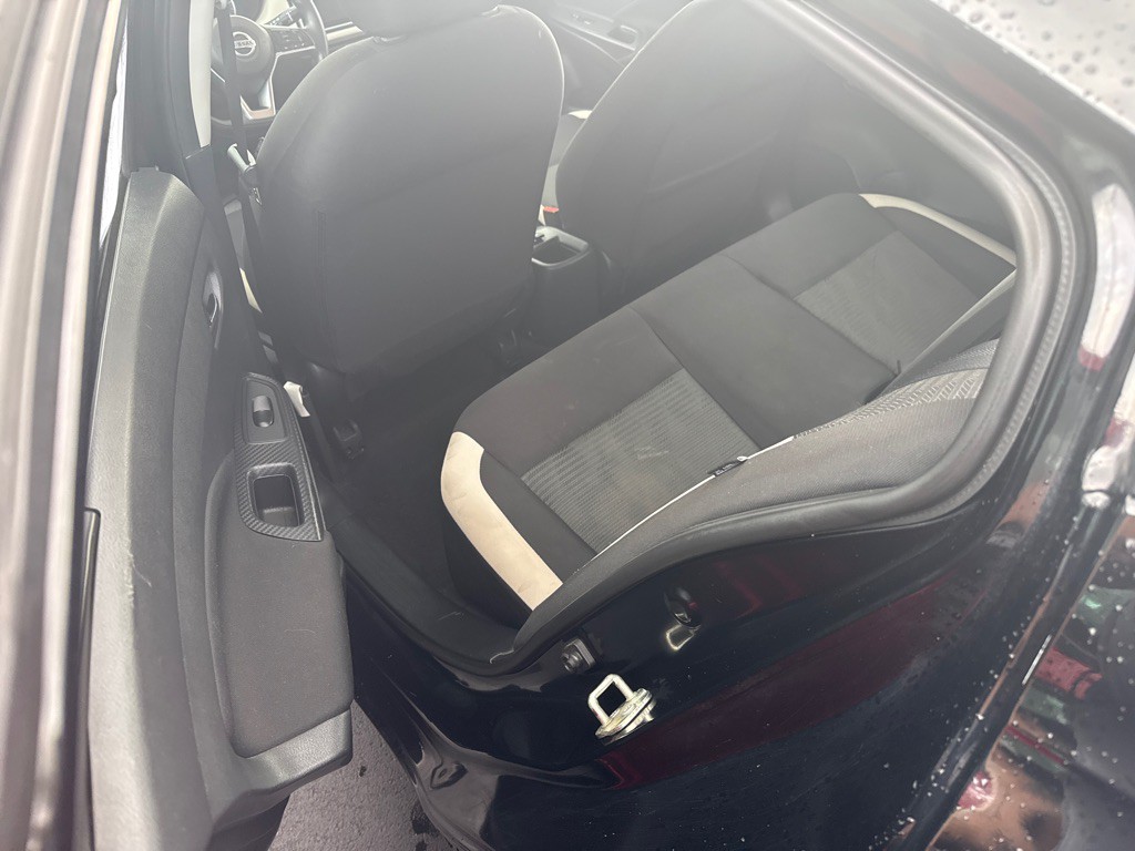 2021 Nissan Versa Image 3