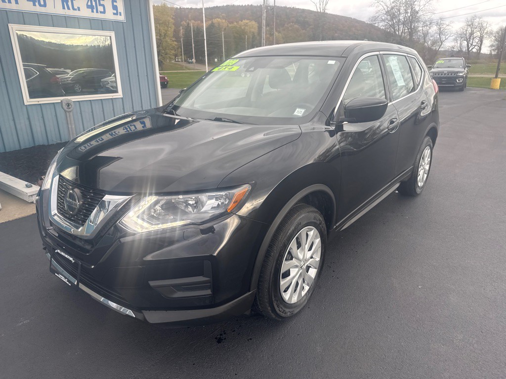 2019 Nissan Rogue Image 1