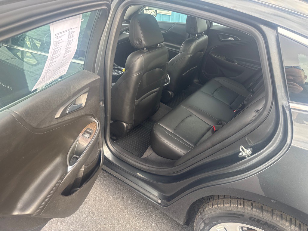 2018 Chevrolet Malibu Image 3