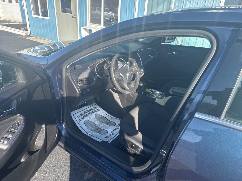 2020 Chevrolet Malibu Image 2