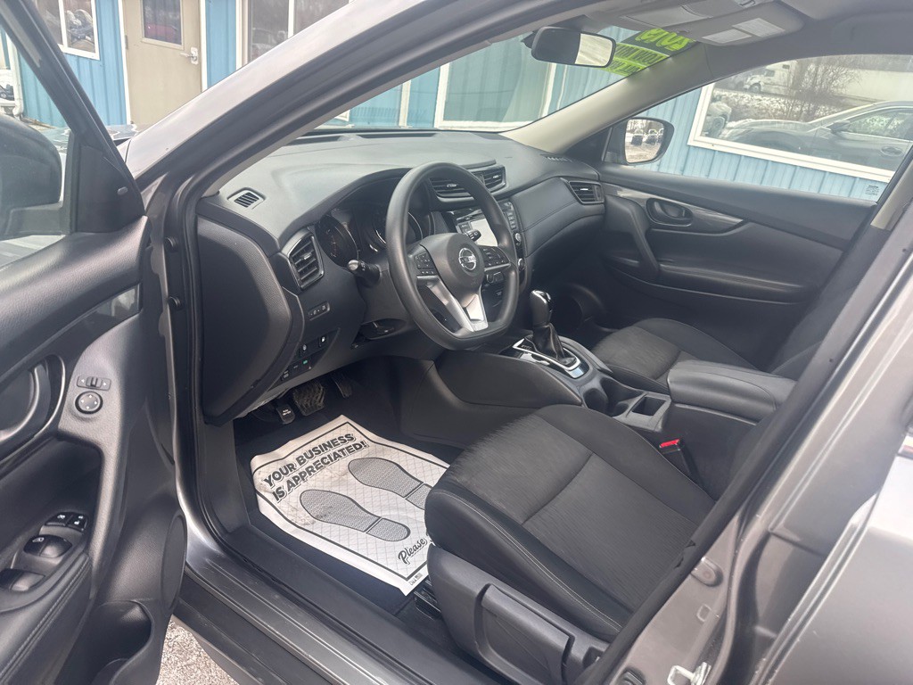 2019 Nissan Rogue Image 2