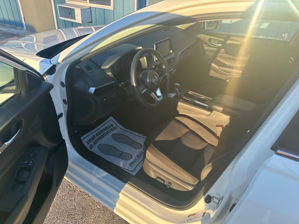 2020 Nissan Altima Image 2