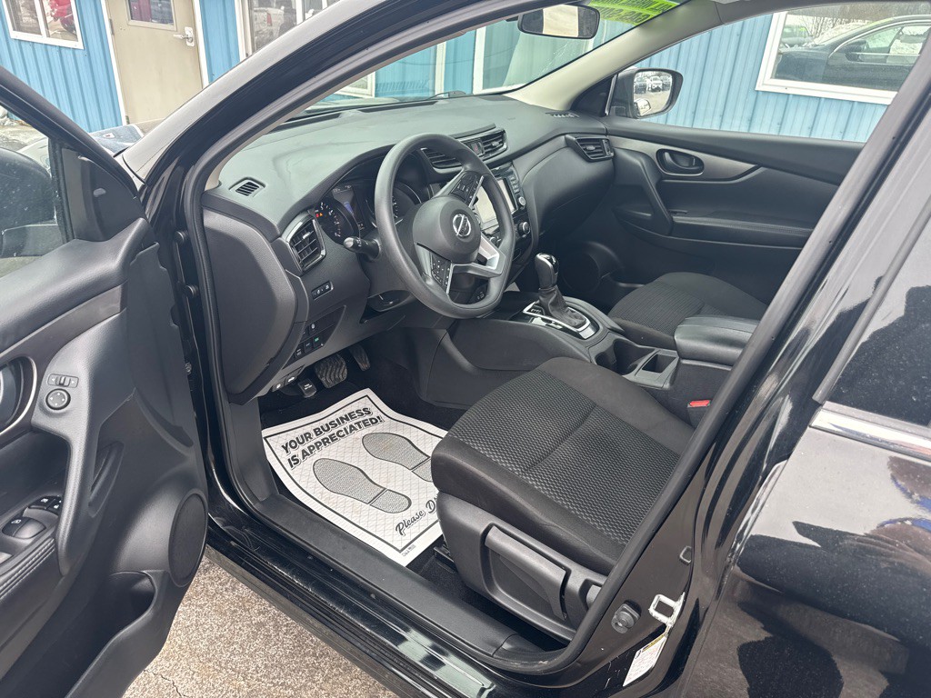 2022 Nissan Rogue Image 2