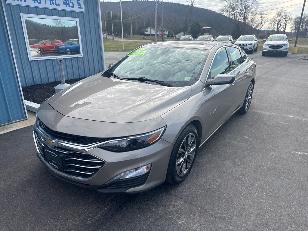 2022 Chevrolet Malibu Image 1
