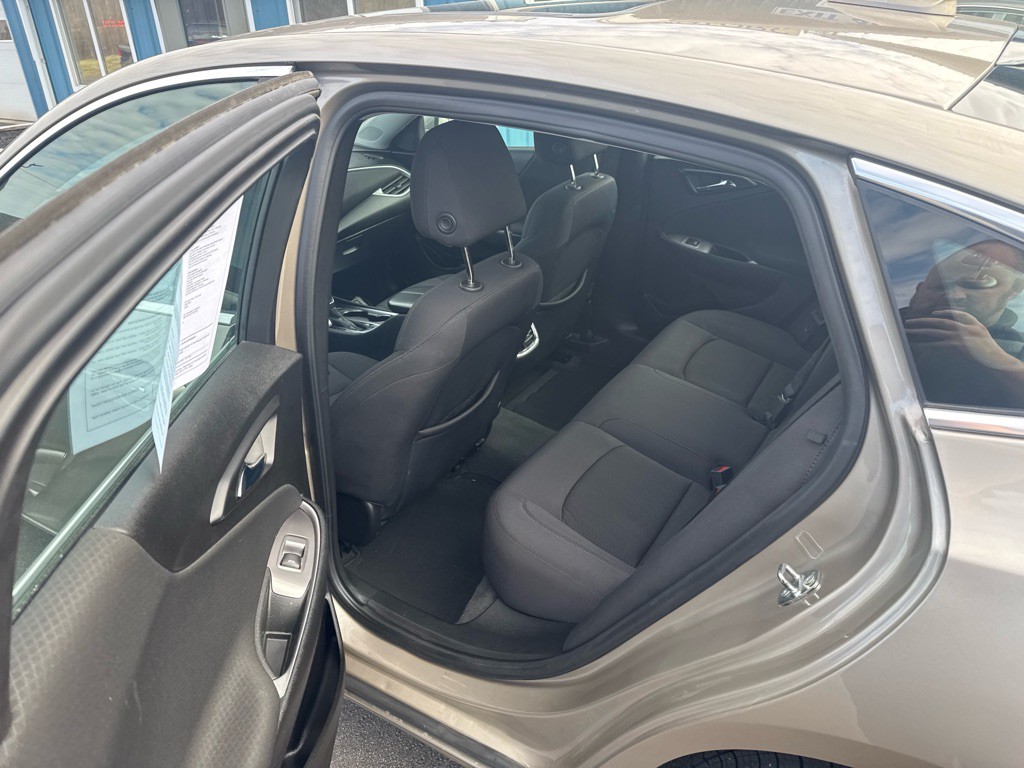 2022 Chevrolet Malibu Image 3