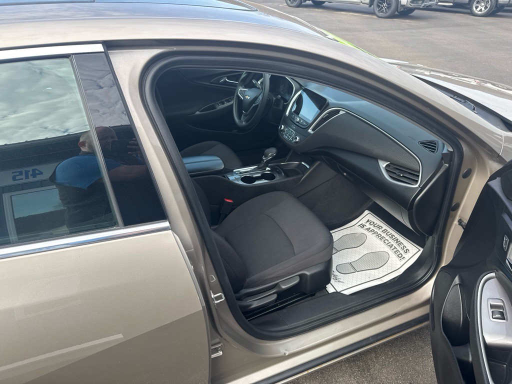 2022 Chevrolet Malibu Image 8