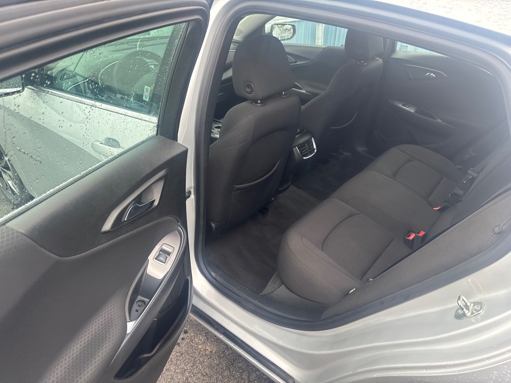 2019 Chevrolet Malibu Image 3