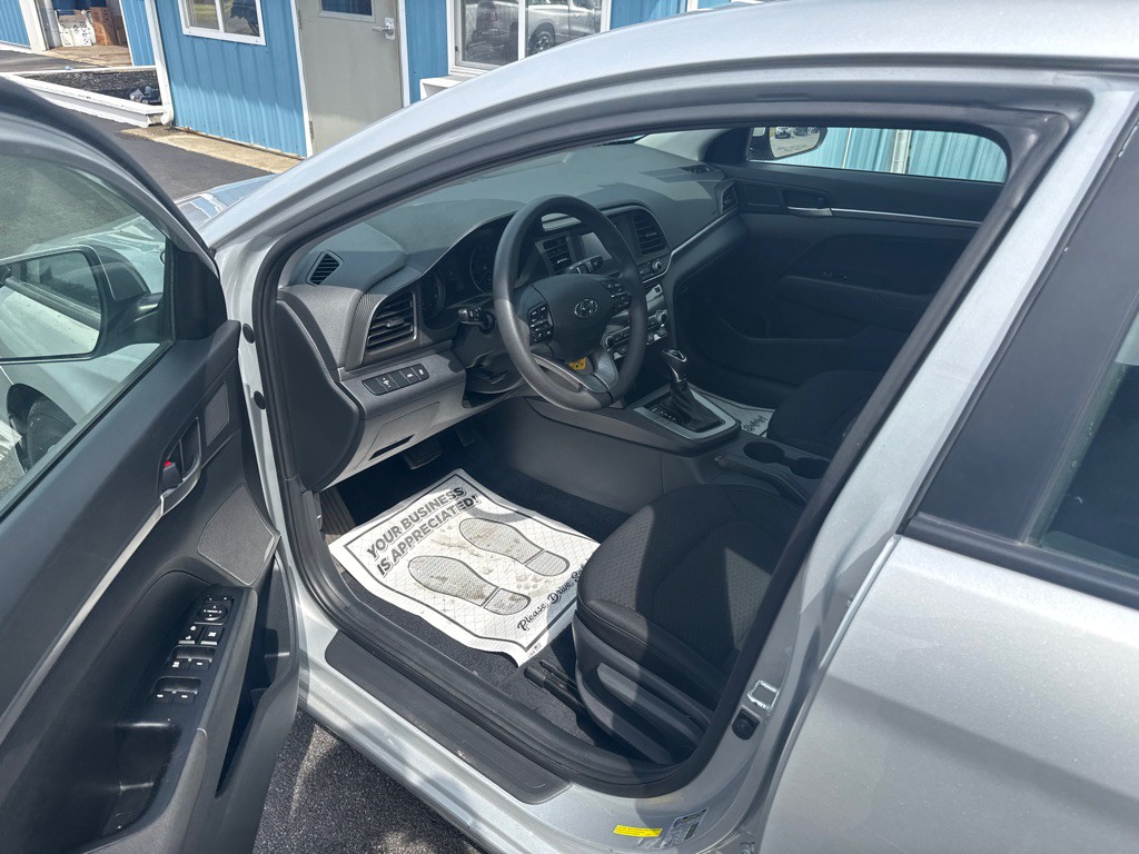 2020 Hyundai Elantra Image 2