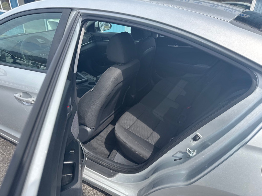 2020 Hyundai Elantra Image 3