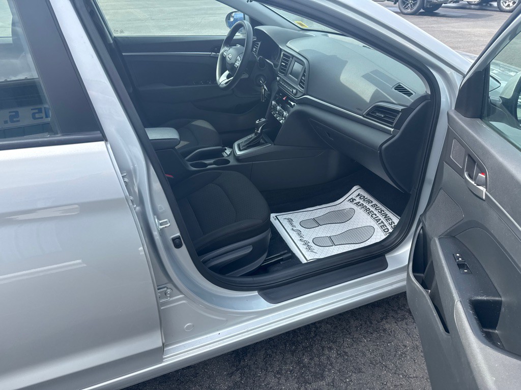 2020 Hyundai Elantra Image 8