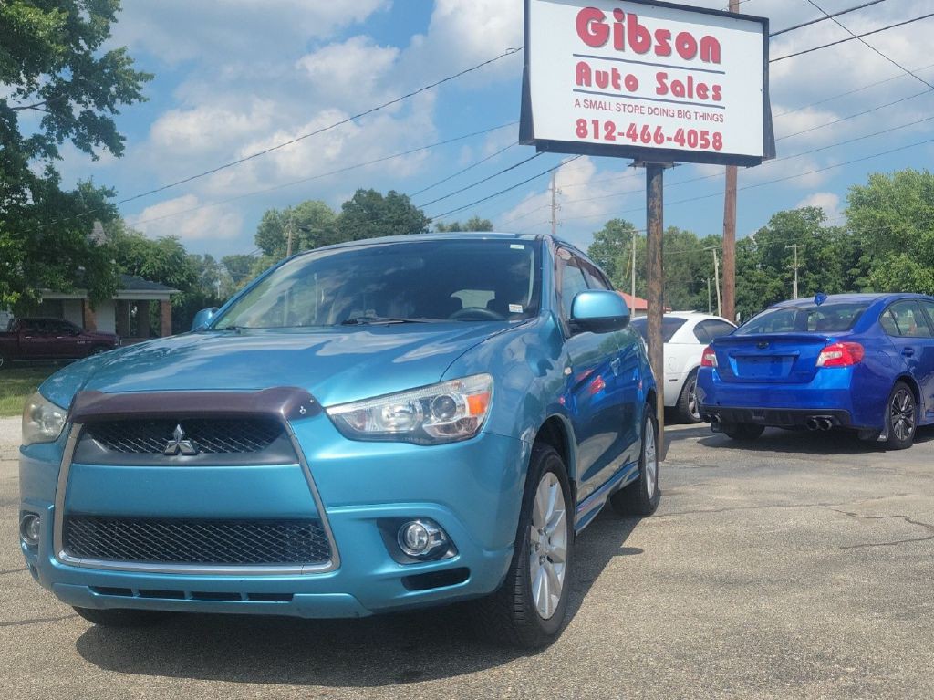 2011 Mitsubishi Outlander Image 2