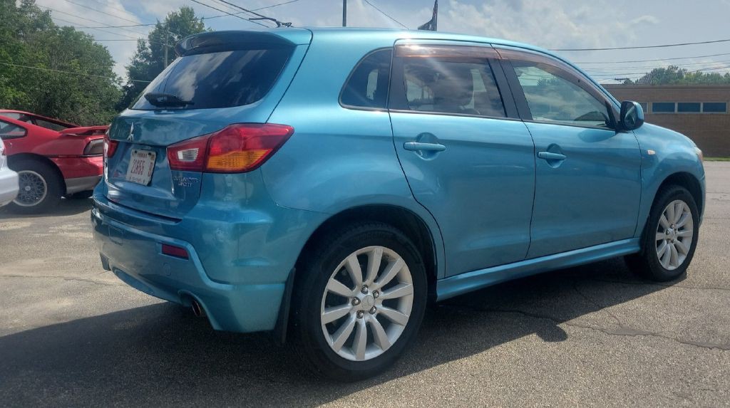 2011 Mitsubishi Outlander Image 3