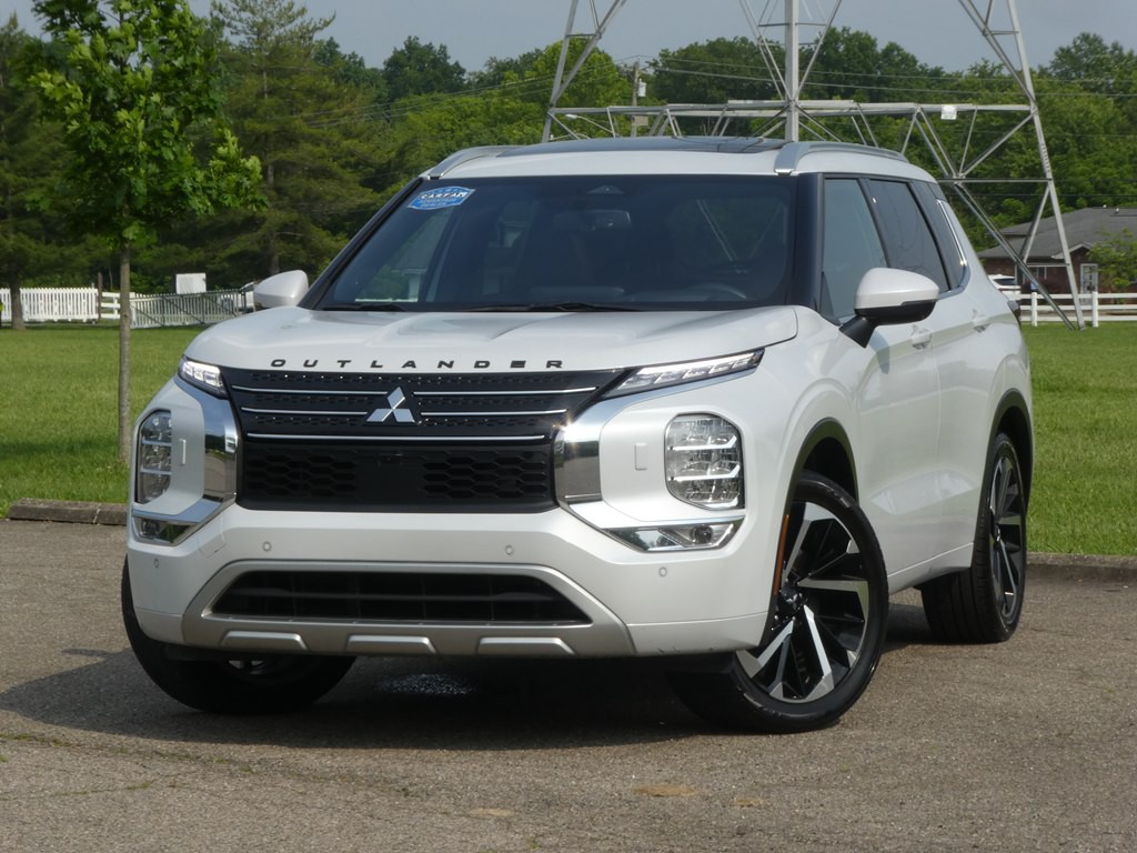 2022 Mitsubishi Outlander Image 1