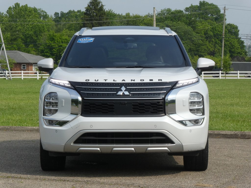 2022 Mitsubishi Outlander Image 2