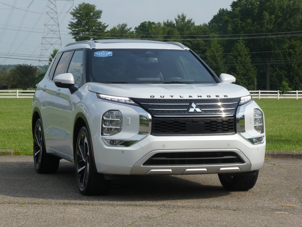 2022 Mitsubishi Outlander Image 3