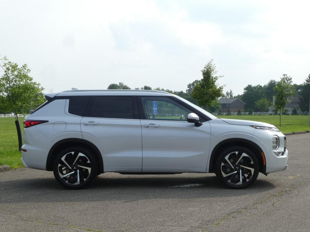 2022 Mitsubishi Outlander Image 5