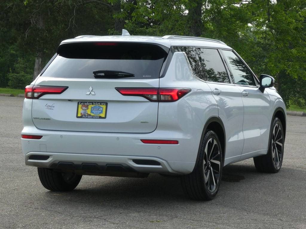 2022 Mitsubishi Outlander Image 6