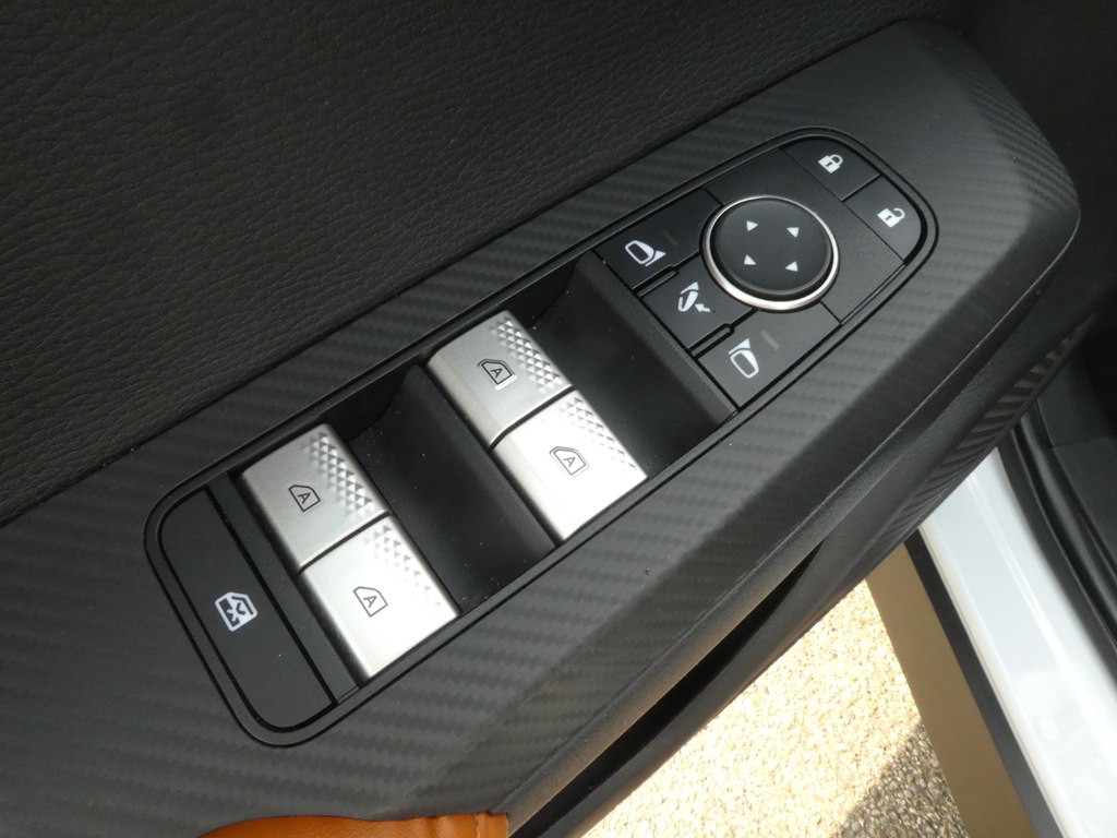 2022 Mitsubishi Outlander Image 11