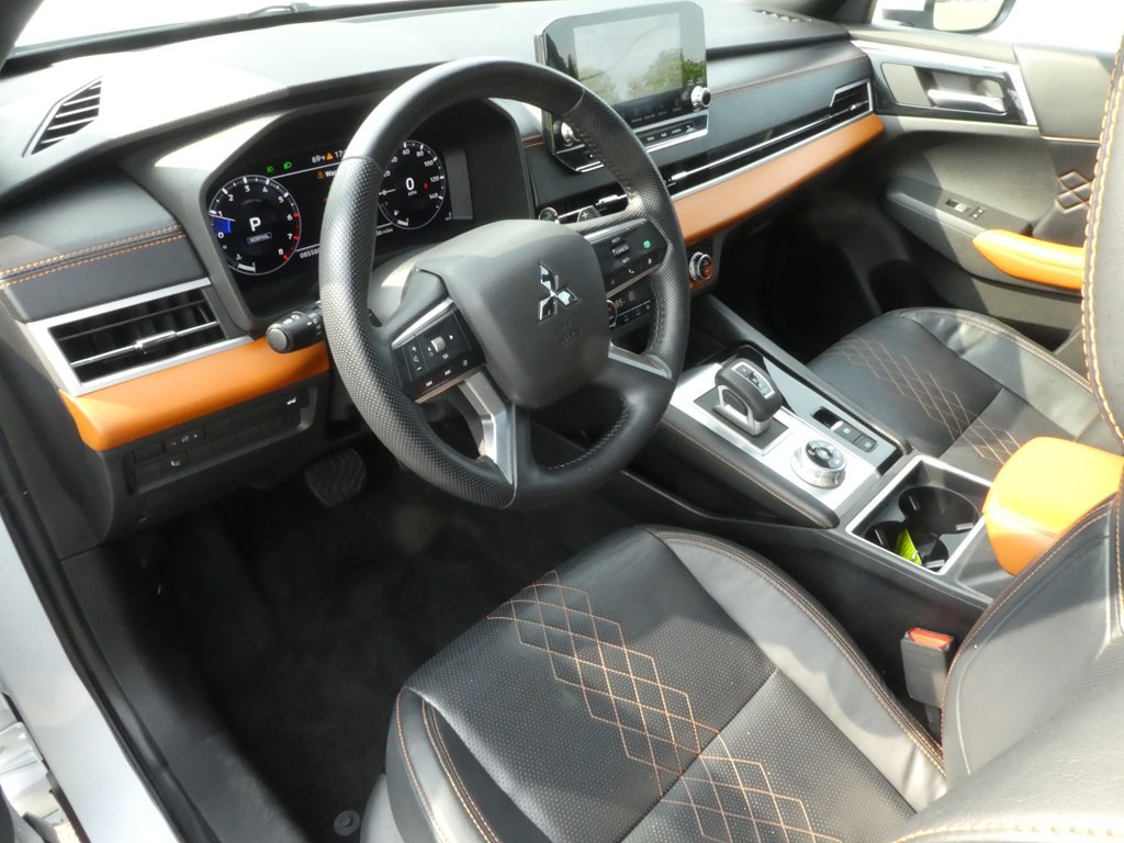 2022 Mitsubishi Outlander Image 12