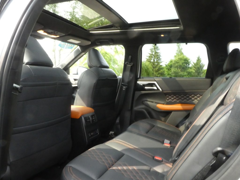 2022 Mitsubishi Outlander Image 15
