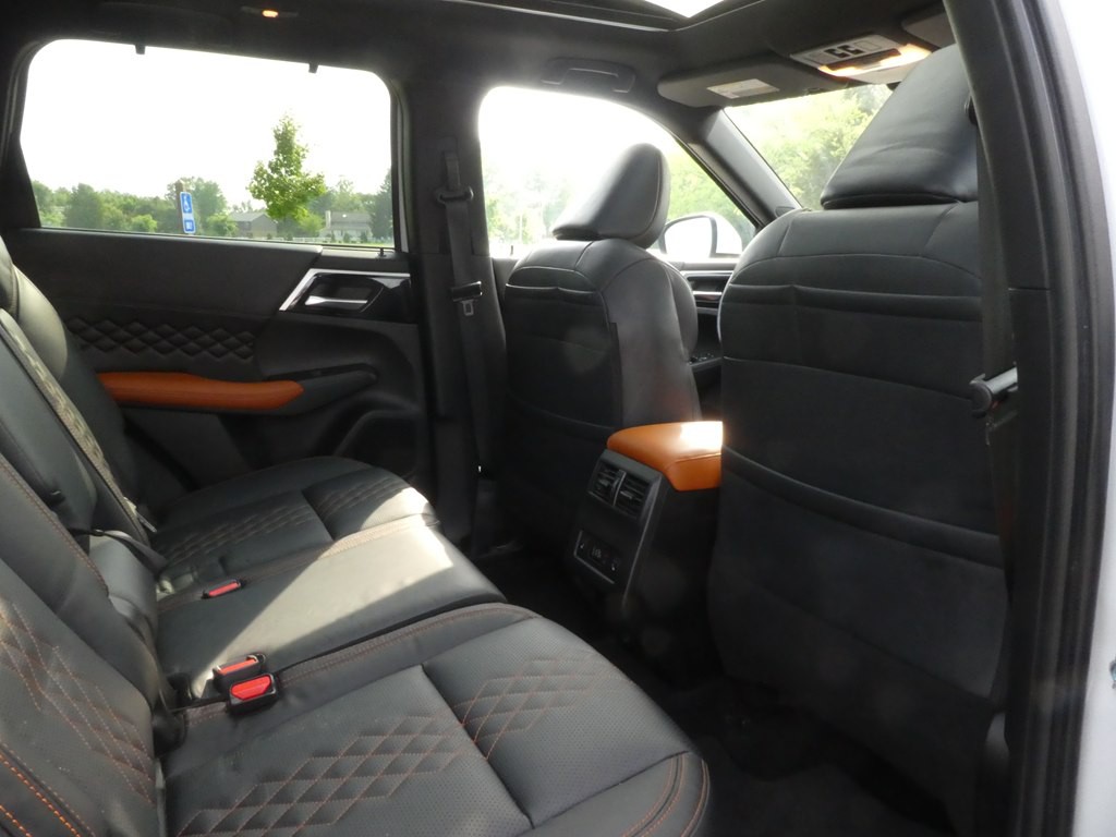2022 Mitsubishi Outlander Image 18