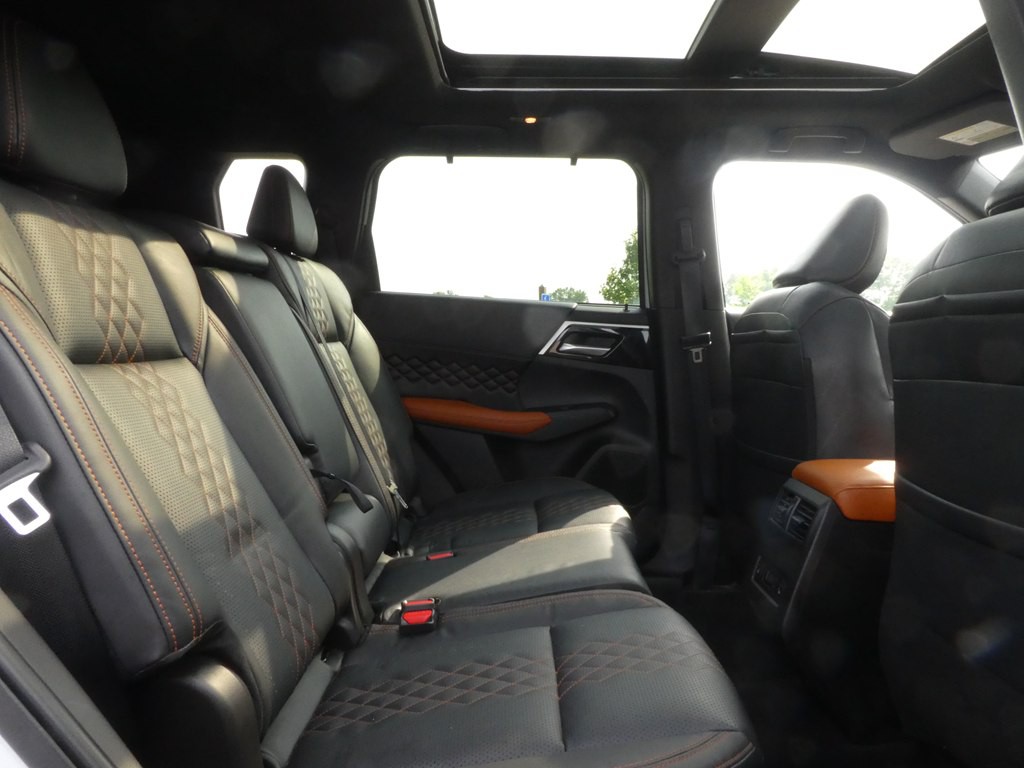 2022 Mitsubishi Outlander Image 19