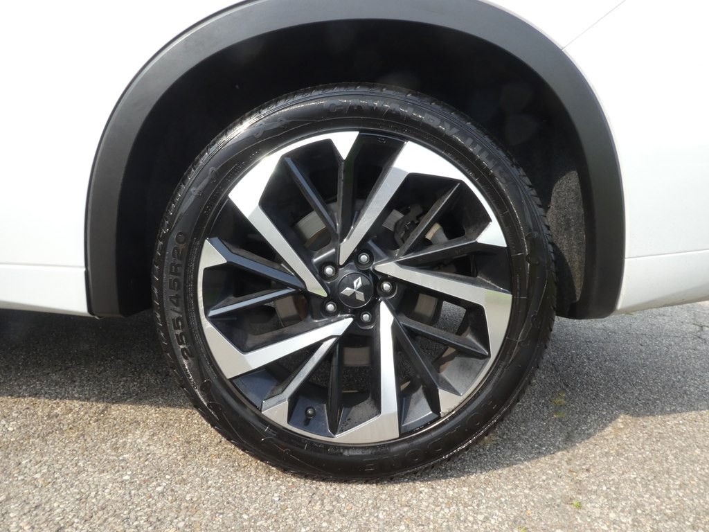 2022 Mitsubishi Outlander Image 40
