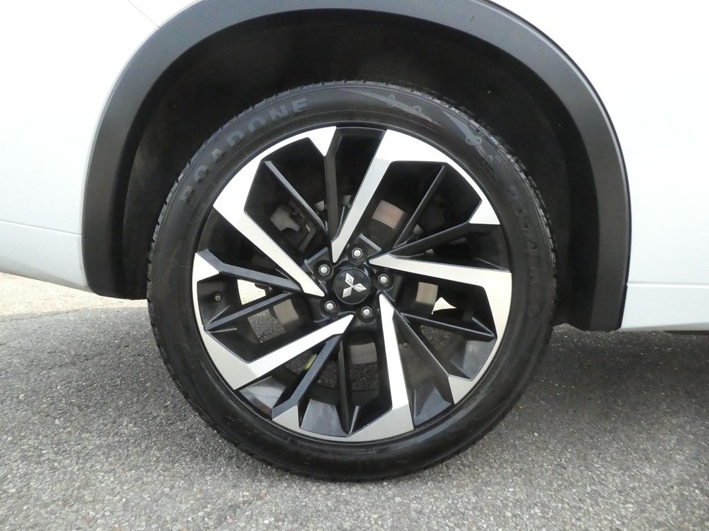 2022 Mitsubishi Outlander Image 41