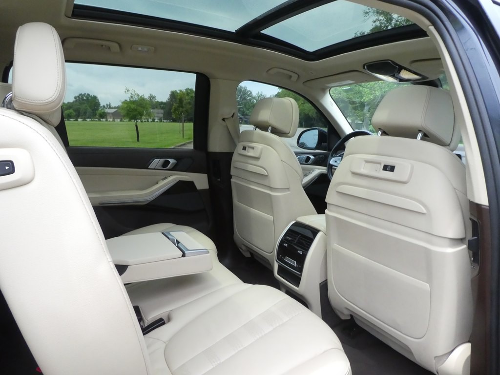 2019 BMW X7 Image 22