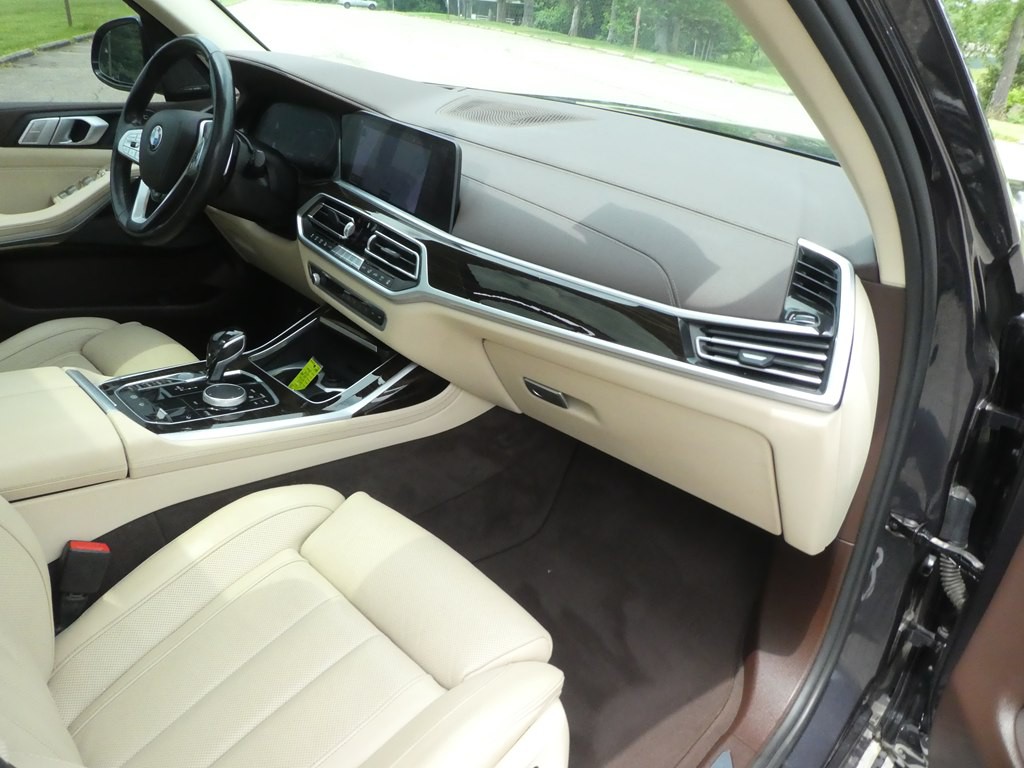 2019 BMW X7 Image 24