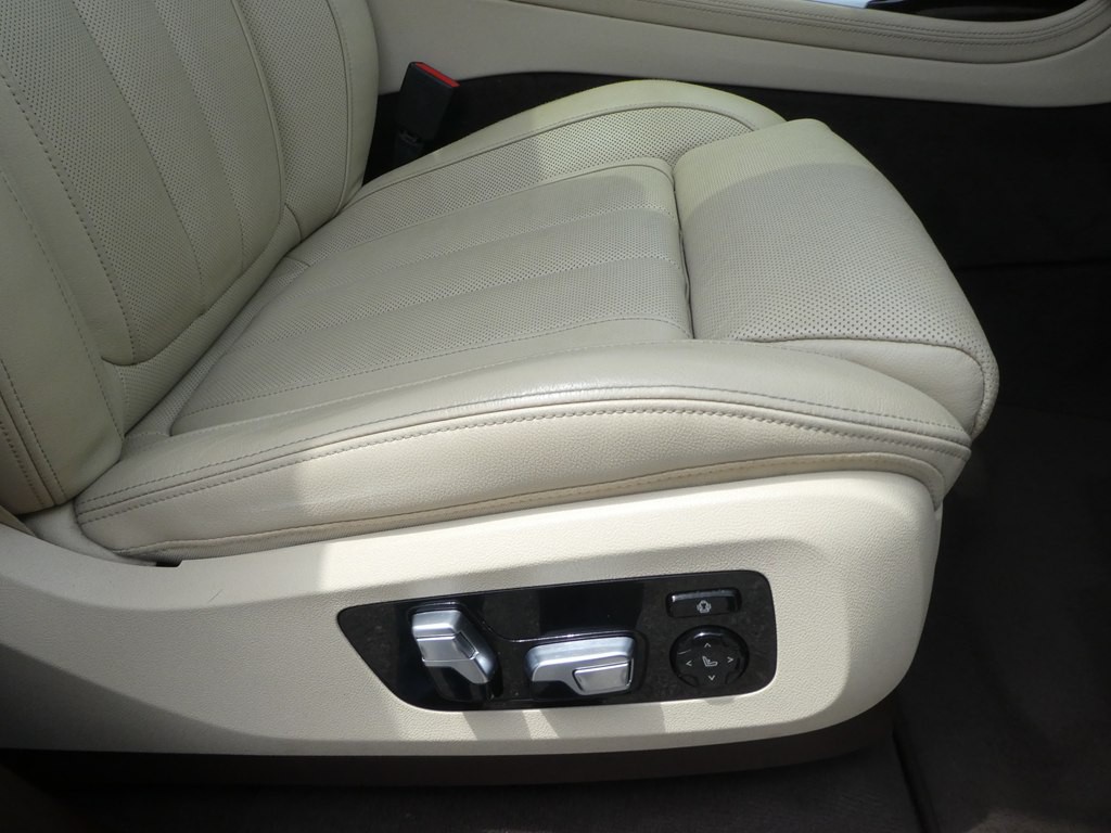 2019 BMW X7 Image 25