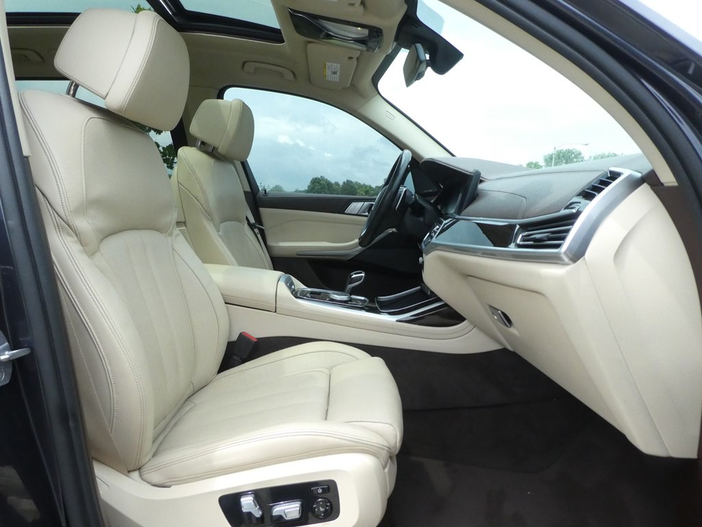 2019 BMW X7 Image 26