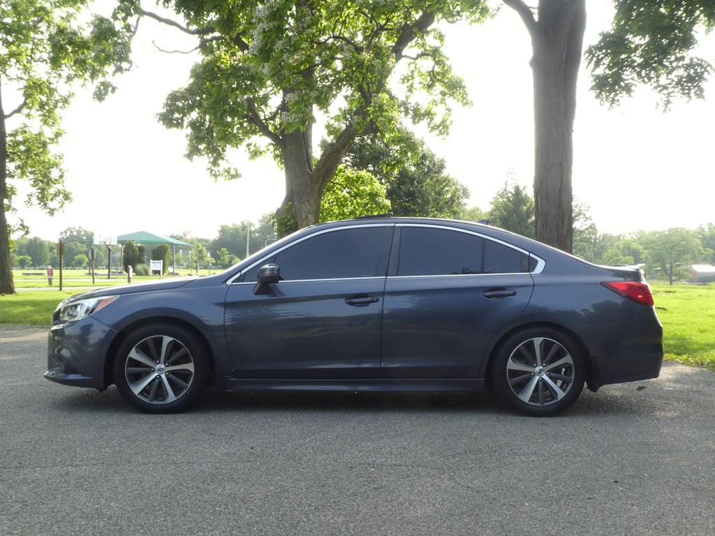 2017 Subaru Legacy Image 9