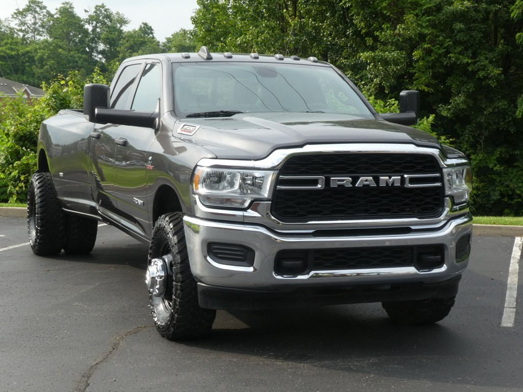 2022 RAM 3500 Image 3